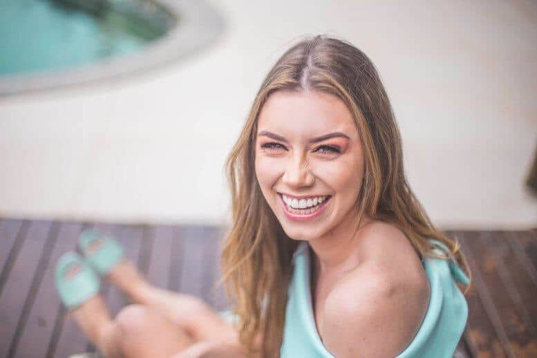 About porcelain veneers